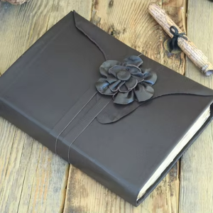 Diario de Cuero Negro Hecho a Mano con Diseño Floral, Cuaderno de Escritura Encuadernado Estilo Vintage, Libro de Grimoares, Libro de Hechizos con Páginas Envejecidas, Regalo - Product Image 3
