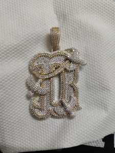 Colgante de Letra con Diamantes de Moissanita para Hombre, Estilo Hip Hop, Micro Pavé, Corte Brillante Redondo, Amuleto Temático, Estilo para Uso Diario - Product Image 3