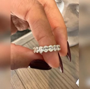 Bague de luxe en diamant de laboratoire taille ovale en or 9K, 14K et 18K pour femme, idéale pour les fiançailles, les mariages et les cadeaux d'anniversaire - Product Image 4