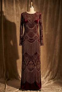 Vestido Largo de Noche de Alta Gama en Terciopelo Rojo Vino con Cuentas de Cristal y Borlas, Proveedor Mayorista - Product Image 2