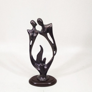 Figura Abstracta de Aluminio de Lujo Contemporáneo, Hecha a Mano, Fundida a Presión, Chapada en Oro, Escultura Decorativa Moderna para Mesa - Product Image 4