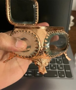 กล่องแก้วใส่เครื่องประดับหรูหราทันสมัยทำจากทองเหลืองกรอบทองพร้อมฝาปิดคู่ดอกไม้กดโลหะสำหรับตกแต่ง - Product Image 3