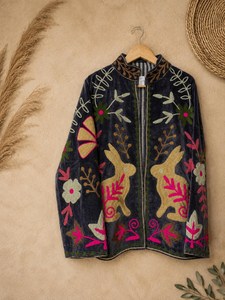 Giacca da donna vintage con ricami Suzani, motivo floreale e coniglietto, stile boho, cappotto invernale di tendenza - Product Image 4