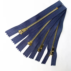 Vente en gros de 5 couleurs vives et bon marché #   Rouleau de fermetures éclair pour vêtements # 5 Fermetures éclair métalliques à dents en laiton, ruban de fermeture éclair personnalisé - Product Image 1