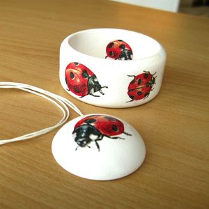 Brazaletes Tradicionales Hechos a Mano para Mujer, de Bambú y Madera Pintados, Moda y Joyería - Product Image 4