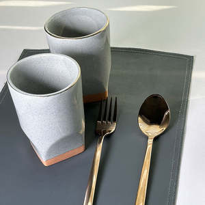 Set de table en cuir végétalien motif feuille de palmier tropicale, irrégulier, écologique et imperméable pour une ambiance de luxe - Product Image 5