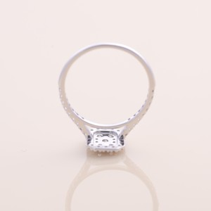 Anillo de oro amarillo, blanco y rosa de 14K con racimo de diamantes redondos, halo y pavé, con tallo dividido, joyería fina - Product Image 5