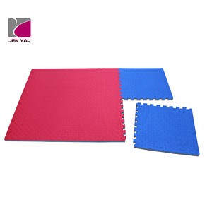 Tapis en mousse pliable à carreaux 100x100cm léger pour les voyages, les arts martiaux et les camps - Product Image 4