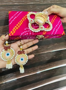 Coffret cadeau Jaipurios Rajasthani Bandhni avec pendentif œil porte-bonheur Shubh Labh et porte-bougie, idéal pour offrir lors de Bhajan Sandhya - Product Image 3