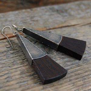 Boucles d'oreilles pendantes en résine avec perles antiques, personnalisables, emballage sur mesure – Nouveauté irrésistible - Product Image 1