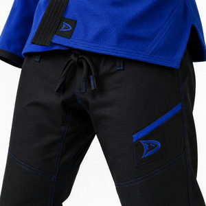 Kimono de BJJ bleu pour homme, coupe classique, 100% polyester, séchage rapide, vêtements d'arts martiaux pour adultes, ceinture noire incluse - Product Image 5