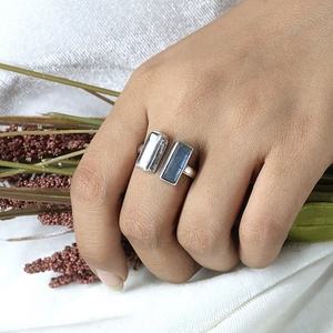 Bague rectangulaire en argent sterling 925 avec labradorite naturelle, faite à la main, pour femme - Product Image 2