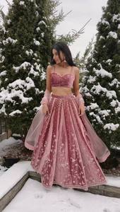 Ensemble Lehenga Choli en satin japonais rose clair avec sequins Zari, bordure perlée, tenue indienne brodée pour mariage et fête - Product Image 2