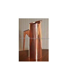 เหยือกทองแดงหรูหราที่มีพื้นผิวเรียบและรูปทรงสง่างามทำขึ้นเพื่อการตกแต่งหรือใช้งานได้จริง - Product Image 6