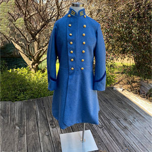 Manteau à franges de style Amérique de l'Ouest ancienne, reproduction authentique et fidèle à l'époque - Product Image 3