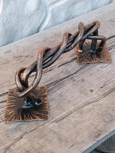 Manija de hierro forjado a mano con diseño retorcido, estilo tradicional, resistente al óxido, acabado con recubrimiento en polvo; Fácil instalación - Product Image 2