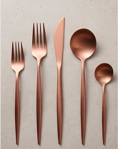 Ensemble de couverts en cuivre finition mate, 5 pièces, design minimaliste, résistant à la rouille, pour utilisation sur table de mariage - Product Image 1