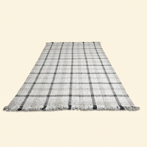 Tapis en laine tufté à la main noir et blanc à motif quadrillé monochrome, écologique, antidérapant, avec franges, pour salon - Product Image 2