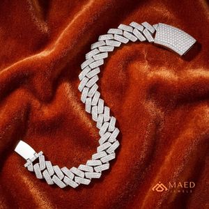 สร้อยข้อมือเงินประดับมอสซาไนต์แบบไมอามีคิวบันลิงค์ สร้อยข้อมือหรูหราแบบ Iced Out  สร้อยข้อมือคิวบันสุดหรู ของขวัญสำหรับทุกเพศ - Product Image 3