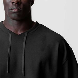 Camisetas personalizadas para hombre, de corte holgado y hombros caídos, con diseño minimalista para un estilo casual y moderno. - Product Image 4