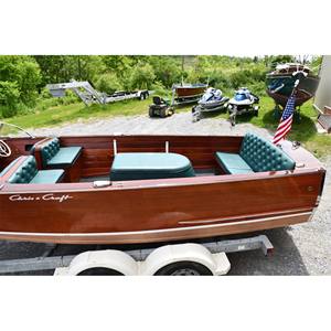 Bateau de plaisance classique en bois Chris Craft U22 Sportsman, construit sur mesure, moteur in-bord, utilitaire, sportif et de loisirs. - Product Image 4