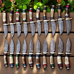 Couteau artisanal personnalisable en acier Damas avec manche en os et cor et étui en cuir disponible chez ZA Damascus Maker - Product Image 1