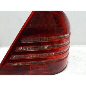 ไฟท้ายขวามือสองสำหรับรถยนต์ C-class รุ่น 30022501 - Product Image 1