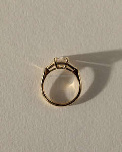 Anillo de Compromiso/Boda de Diamantes de Oro Amarillo de 14K Estilo Vintage para Mujer, Corte Pera, Diamante Cultivado en Laboratorio, Clásico, Certificado IGI - Product Image 3