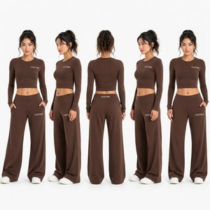 Ensemble de yoga 2 pièces personnalisé avec logo OEM pour femme : haut court à manches longues et col rond, pantalon de survêtement large – Tenue de sport et de gym - Product Image 4