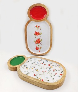 Plateau de service en bois d'acacia et de mangue avec motif imprimé en émail pour la restauration, les fruits secs et la présentation de la vaisselle. - Product Image 1