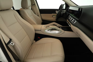 Mercedes Benz GLE, SUV de Lujo, Vehículo de Alto Rendimiento con Características de Seguridad Avanzadas y un Interior Espacioso - Product Image 6