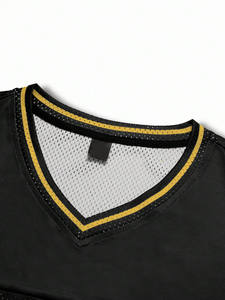 Jersey de Fútbol Americano Premium Negro y Dorado con Malla, Cuello en V, Uniforme de Equipo Personalizado, Poliéster Transpirable, Producción OEM al por Mayor - Product Image 4
