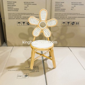 Chaise pour enfants en rotin faite à la main pour événements festifs, siège tressé naturel pour anniversaires, mariages et location événementielle - Product Image 2