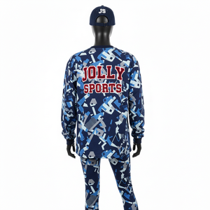 Ensemble femme : t-shirt en coton premium et legging en polyester et élasthanne, imprimé camouflage bleu par sublimation, logo brodé en chenille. - Product Image 4