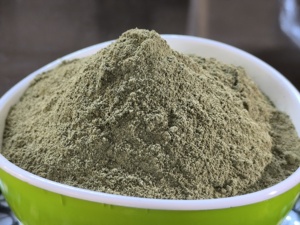 Polvo de Hoja de Moringa de Alta Calidad para Aplicaciones Alimentarias Comerciales, Polvo de Planta Natural para Distribución y Empaque al por Mayor - Product Image 1
