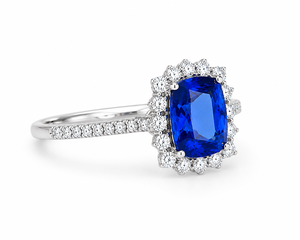 Bague de luxe pour femme avec saphir bleu taille coussin, halo et accents de diamants, en or 10K 14K 18K ou argent sterling 925/935 plaqué rhodium, sertie à griffes - Product Image 3