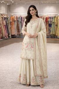Haut de soirée en soie Chinon avec broderie et travail de sequins, et palazzo long avec dupatta - Product Image 1