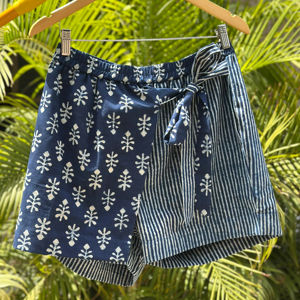 Shorts Cruzados de Algodón con Estampado Índigo para Mujer, Cintura Ajustable con Cordón, Ropa de Verano para Resort, Transpirables y Ecológicos - Product Image 1