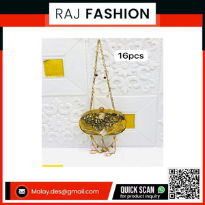 Bolso de mano tipo caja dorado con adornos de conchas y dijes colgantes de conchas marinas para mujer - Product Image 2