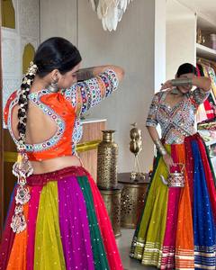 Lehenga de Algodón Muselina Pesado Completamente Cosido hasta el Suelo, Choli con Encaje Lampi de 8 Líneas y Trabajo de Espejos, Dupatta con Encaje de Monedas y Trabajo de Espejos Auténtico - Product Image 4
