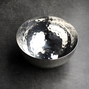 Grand saladier en métal de grande capacité, en aluminium durable avec un design martelé, plat et bol de service décoratifs pour la cuisine - Product Image 4