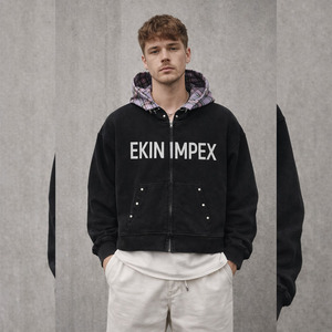 Sudadera con capucha personalizada de 450 g/m² de doble capa, felpa francesa, lavada al ácido, con efecto desgastado por el sol, logotipo serigrafiado, color negro, con cremallera, para hombre - Product Image 3