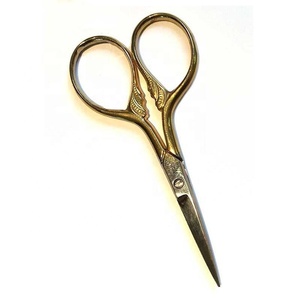 Ciseaux à cuticules pour soins de beauté, revêtement en titane bleu, lames aiguisées de 3,5 pouces, ciseaux à ongles élégants avec emballage personnalisé - Product Image 1