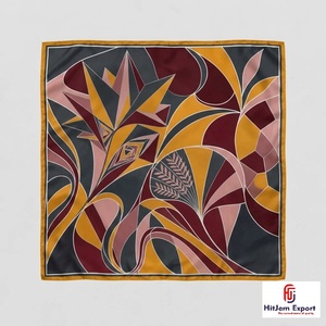Écharpe carrée imprimée de haute qualité, légère et tendance, fabricant OEM ODM, produits textiles personnalisés de l'île de Prince Edward - Product Image 4