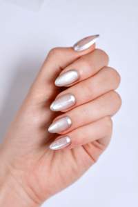 Uñas Postizas con Forma de Almendra, Diseño de Estrella, Uñas Francesas Cromadas Personalizadas, Uñas Postizas Brillantes Color Nude, Estampado Dorado, ABS, Marca Privada, OEM, ODM - Product Image 2