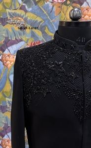 Costume Jodhpuri Cyber Hex Jet Black TR Lachka de créateur, blazer formel à grille hexagonale symétrique en relief 3D - Product Image 2