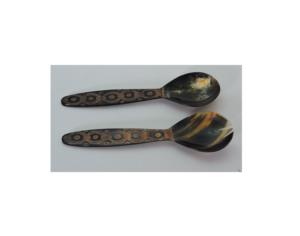Juego de 2 servidores de ensalada de cuerno, hechos a mano con cuerno natural de búfalo, a un precio asequible. - Product Image 1