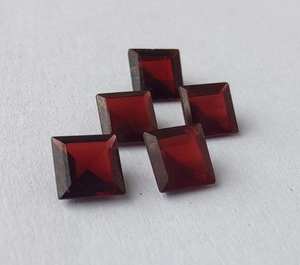 พลอยโกเมนสีแดงธรรมชาติทรงสี่เหลี่ยมเจียระไนแบบเหลี่ยมเพชรพลอย ขนาดมาตรฐานสำหรับทำเครื่องประดับ - Product Image 6