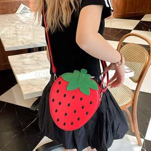 Nuevo Bolso Bandolera/Hombro de Piel Sintética PU para Mujer, Estilo Vintage, con Diseño de Fresa, Correa Única, para Viajes, Compras, Verano - Product Image 1