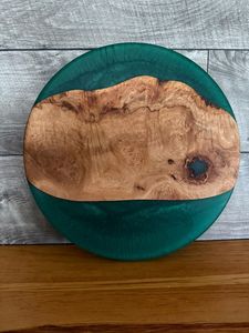 Tabla de cortar rectangular de madera Rezowood con mango de resina color verde azulado para uso en la cocina - Product Image 3